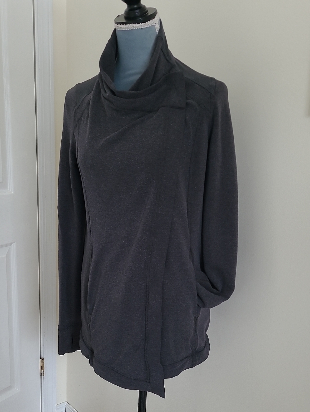 Lululemon Coast Wrap II - Heathered Black - Picture 5 of 12